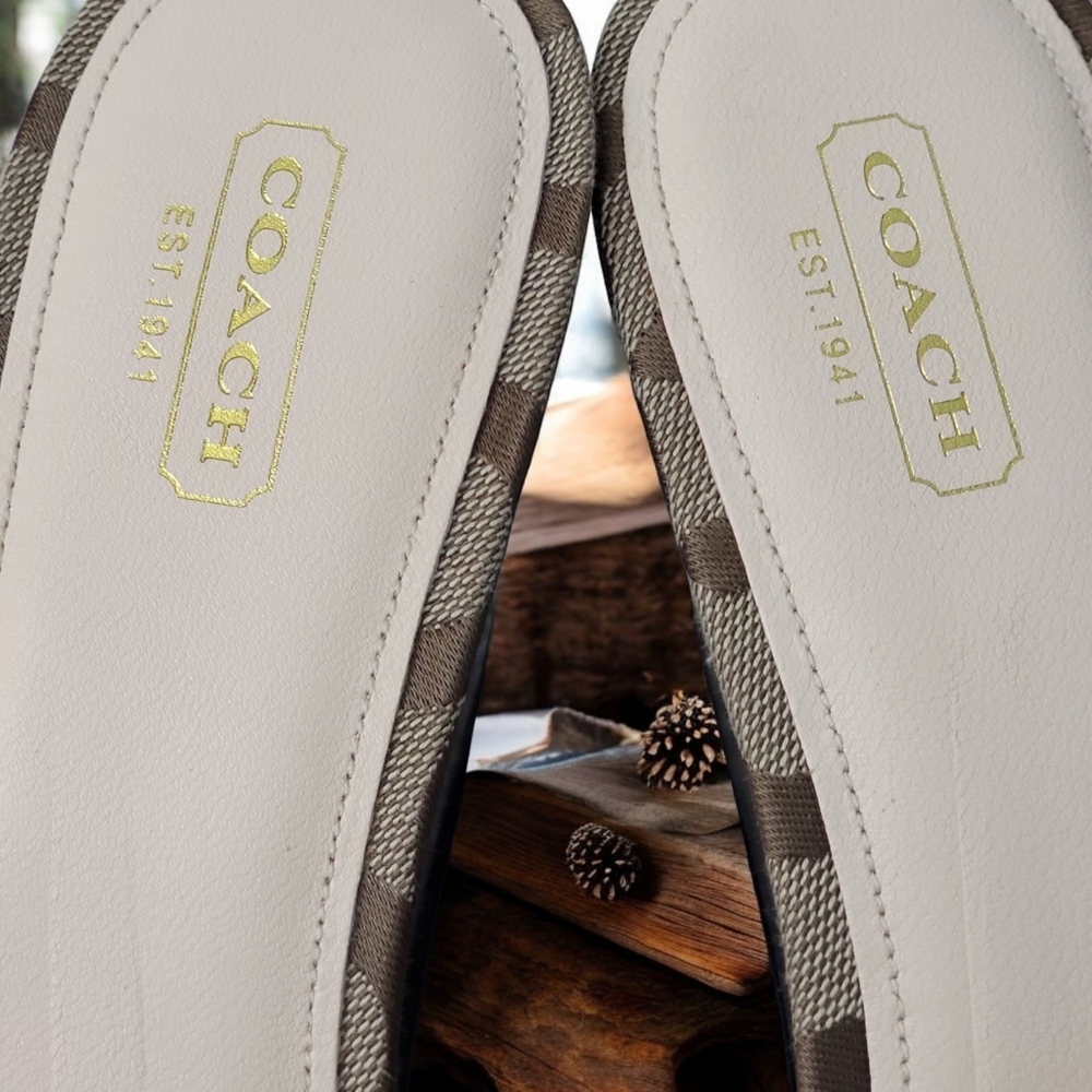 Coach woman's size 9B platform wedge with peep toe. - Picture 11 of 11